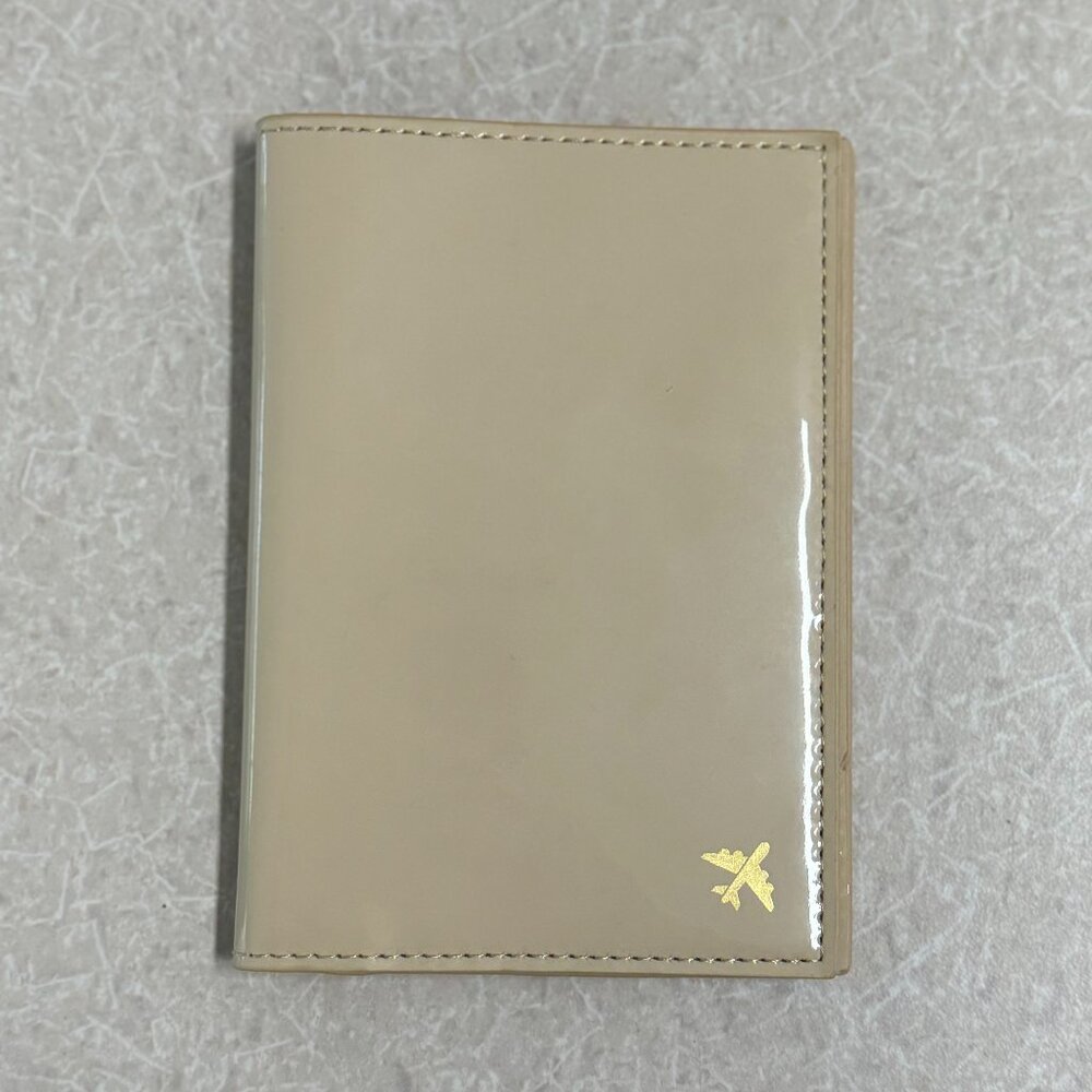 Beis passport holder - glossy beige